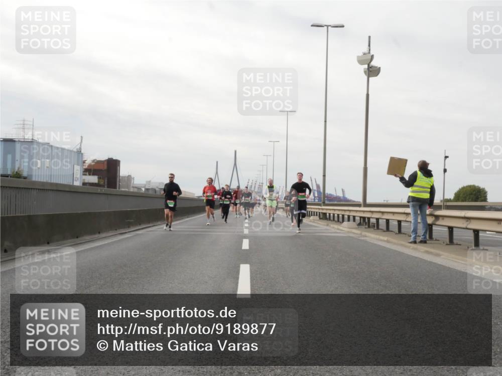 03.10.2025 - Köhlbrandbrückenlauf Matties Gatica Varas http://msf.ph/oto/9189877 03.10.2025 15:59:49 Position 3  meine-sportfotos.de
