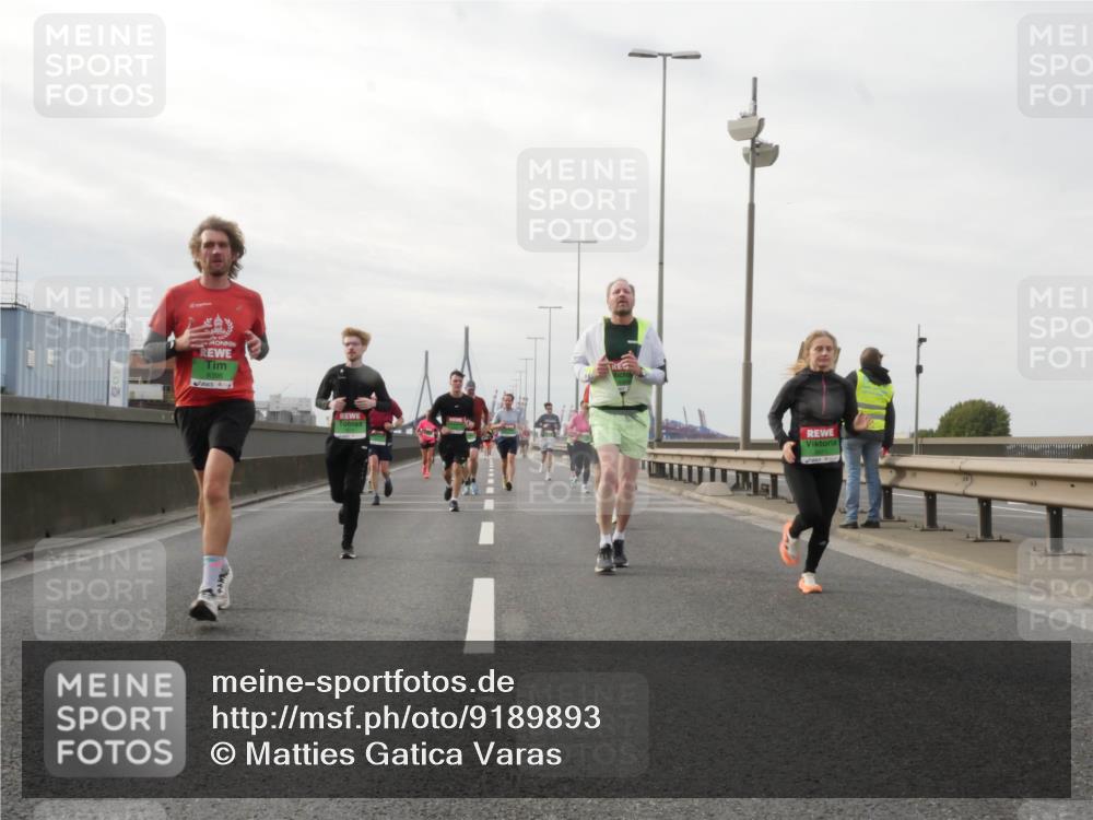 03.10.2025 - Köhlbrandbrückenlauf Matties Gatica Varas http://msf.ph/oto/9189893 03.10.2025 15:59:55 Position 3  meine-sportfotos.de