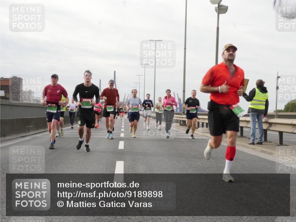 03.10.2025 - Köhlbrandbrückenlauf Matties Gatica Varas http://msf.ph/oto/9189898 03.10.2025 15:59:57 Position 3  meine-sportfotos.de