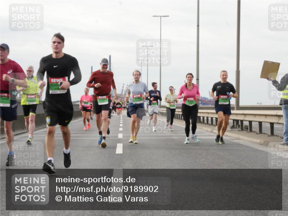 03.10.2025 - Köhlbrandbrückenlauf Matties Gatica Varas http://msf.ph/oto/9189902 03.10.2025 15:59:58 Position 3  meine-sportfotos.de