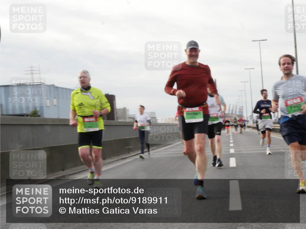 03.10.2025 - Köhlbrandbrückenlauf Matties Gatica Varas http://msf.ph/oto/9189911 03.10.2025 16:00:00 Position 3  meine-sportfotos.de