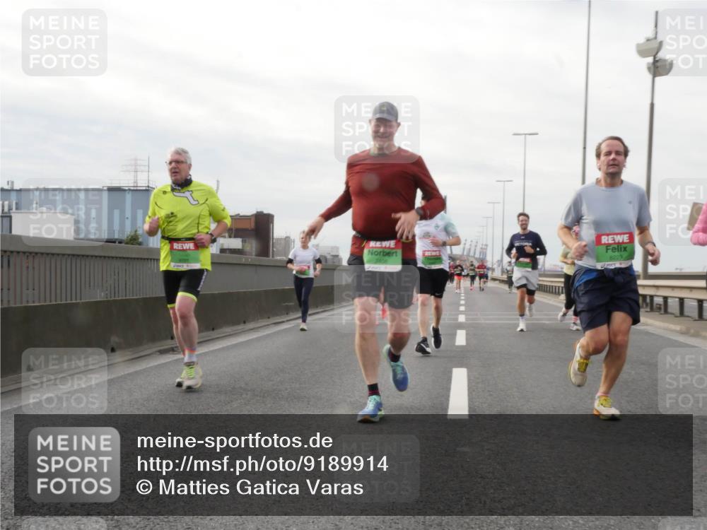 03.10.2025 - Köhlbrandbrückenlauf Matties Gatica Varas http://msf.ph/oto/9189914 03.10.2025 16:00:01 Position 3 7406, 8229 meine-sportfotos.de