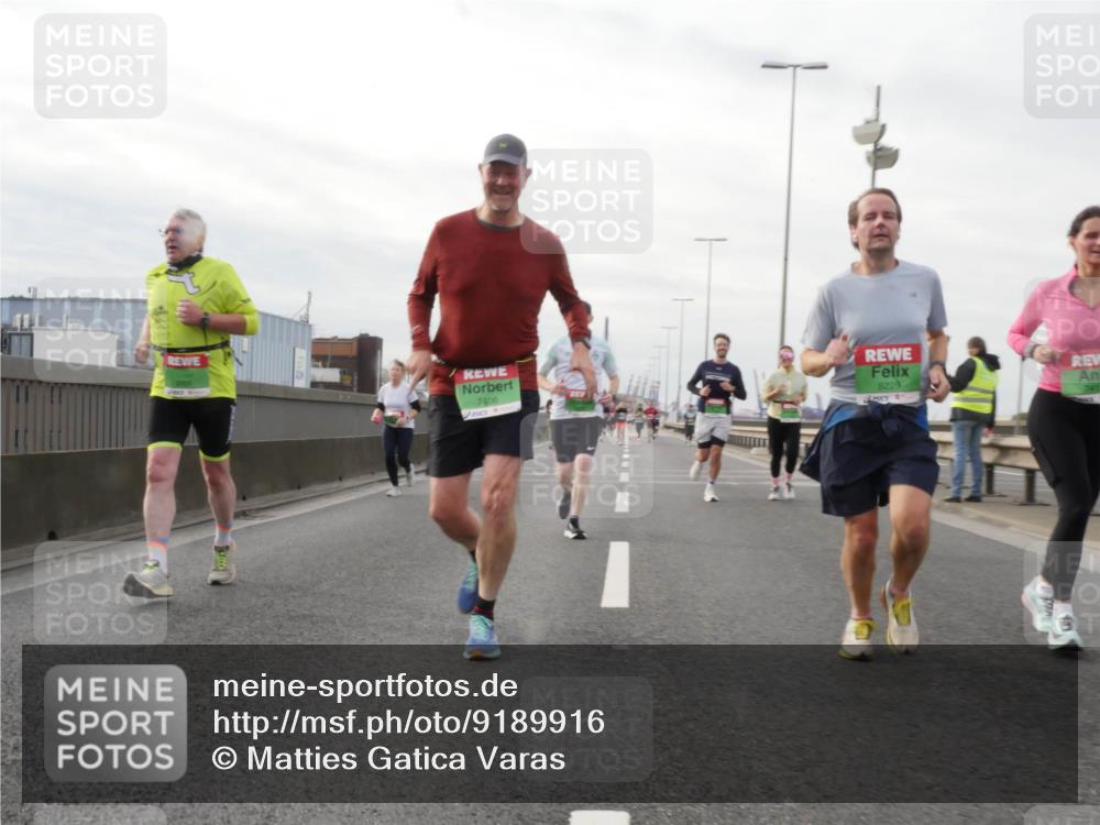 03.10.2025 - Köhlbrandbrückenlauf Matties Gatica Varas http://msf.ph/oto/9189916 03.10.2025 16:00:01 Position 3 7406, 8229 meine-sportfotos.de