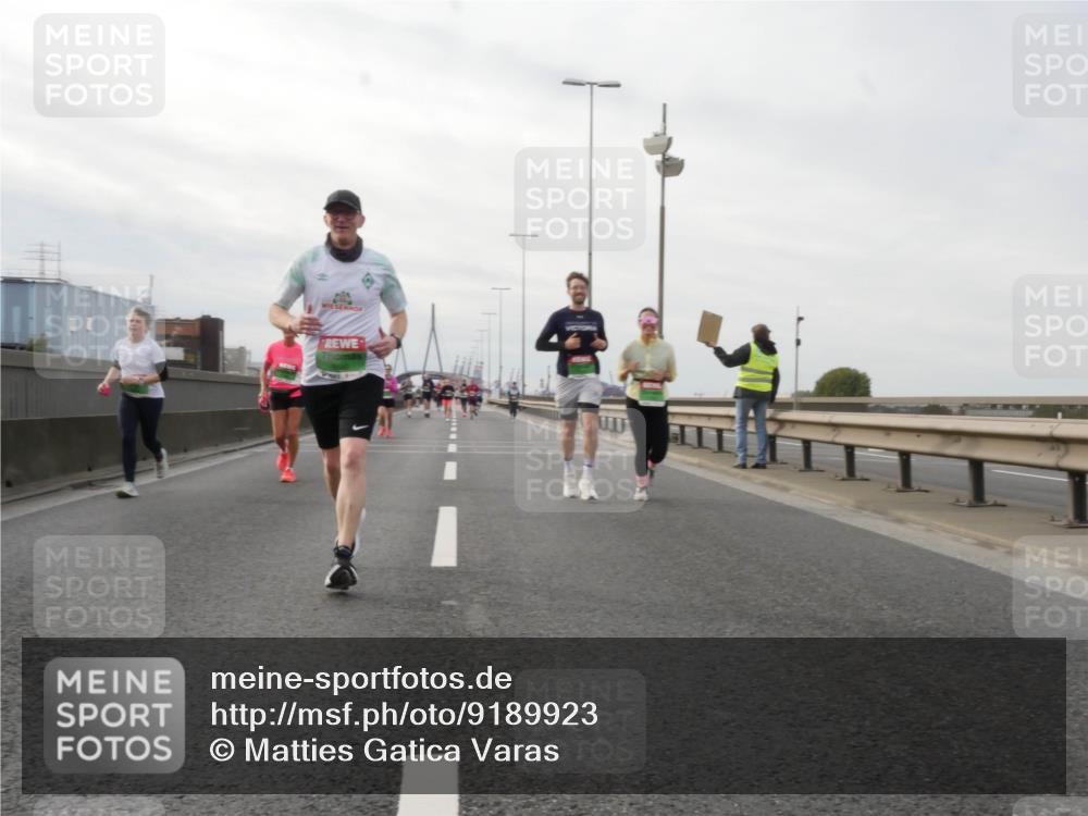 03.10.2025 - Köhlbrandbrückenlauf Matties Gatica Varas http://msf.ph/oto/9189923 03.10.2025 16:00:02 Position 3  meine-sportfotos.de