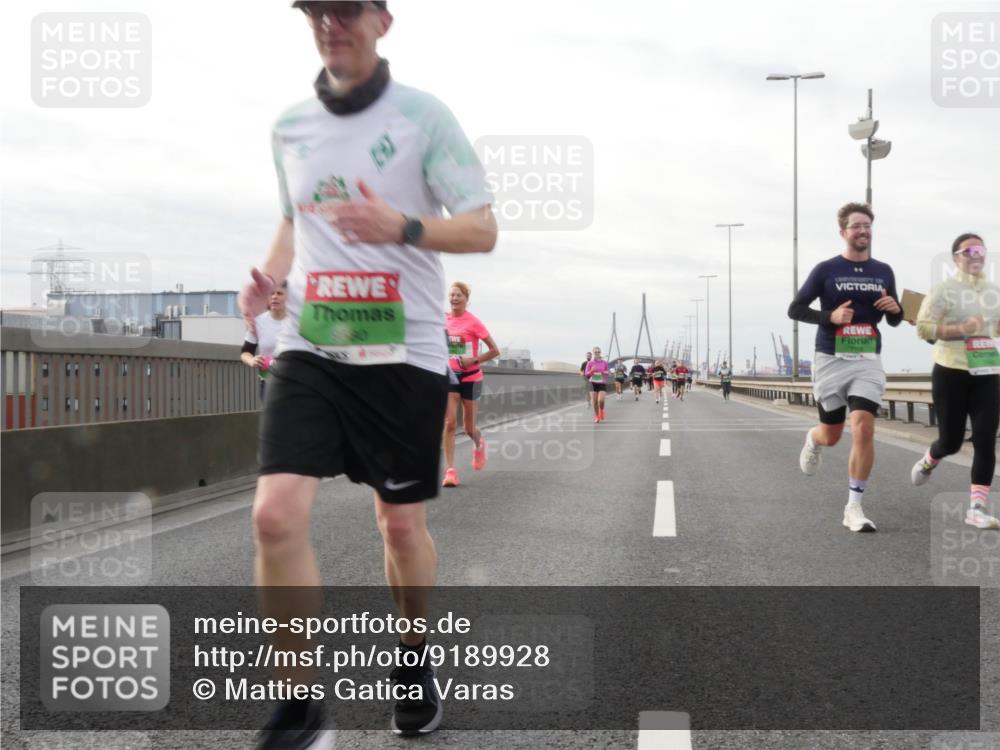 03.10.2025 - Köhlbrandbrückenlauf Matties Gatica Varas http://msf.ph/oto/9189928 03.10.2025 16:00:03 Position 3  meine-sportfotos.de