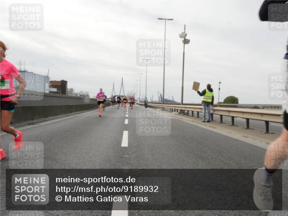 03.10.2025 - Köhlbrandbrückenlauf Matties Gatica Varas http://msf.ph/oto/9189932 03.10.2025 16:00:05 Position 3  meine-sportfotos.de