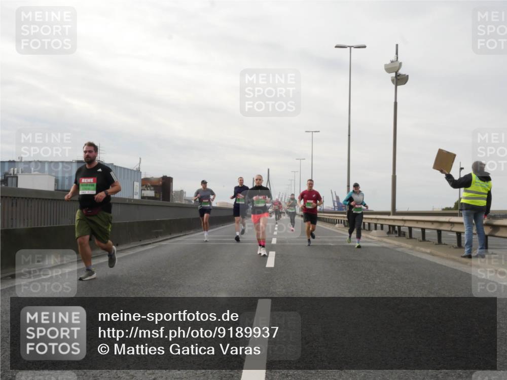 03.10.2025 - Köhlbrandbrückenlauf Matties Gatica Varas http://msf.ph/oto/9189937 03.10.2025 16:00:11 Position 3  meine-sportfotos.de