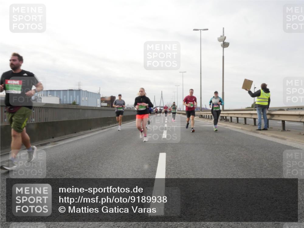 03.10.2025 - Köhlbrandbrückenlauf Matties Gatica Varas http://msf.ph/oto/9189938 03.10.2025 16:00:12 Position 3  meine-sportfotos.de
