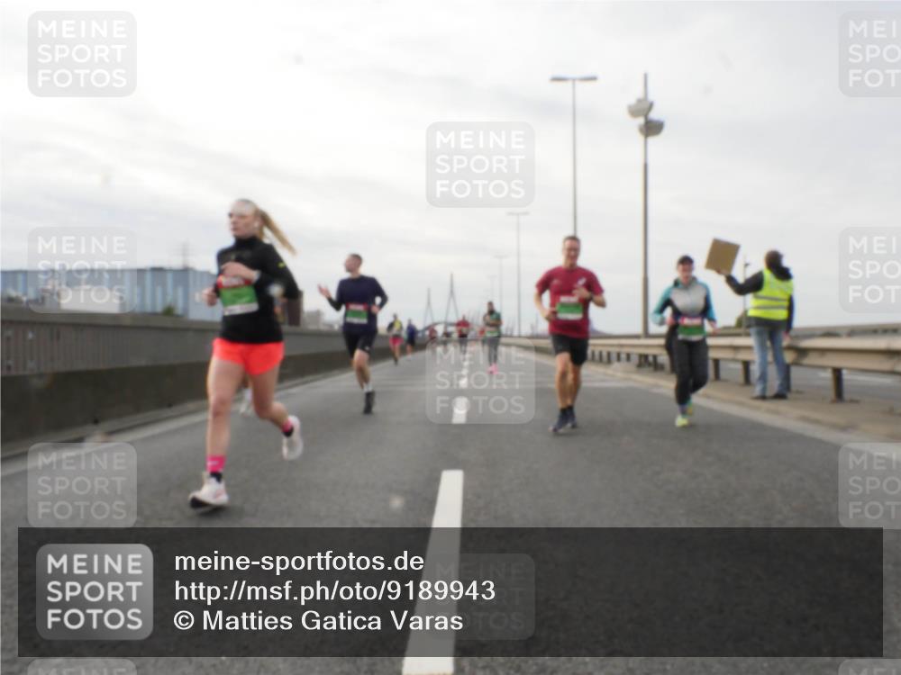 03.10.2025 - Köhlbrandbrückenlauf Matties Gatica Varas http://msf.ph/oto/9189943 03.10.2025 16:00:13 Position 3  meine-sportfotos.de