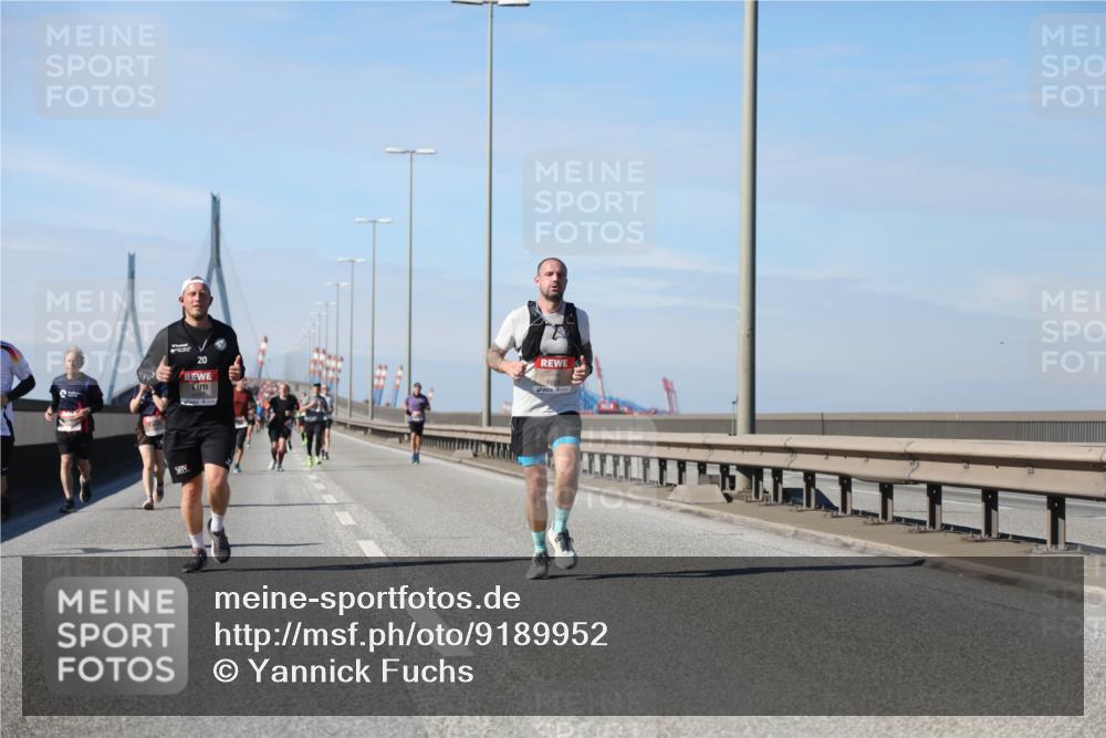 03.10.2025 - Köhlbrandbrückenlauf Yannick Fuchs http://msf.ph/oto/9189952 03.10.2025 11:49:44 Position 3 20 meine-sportfotos.de
