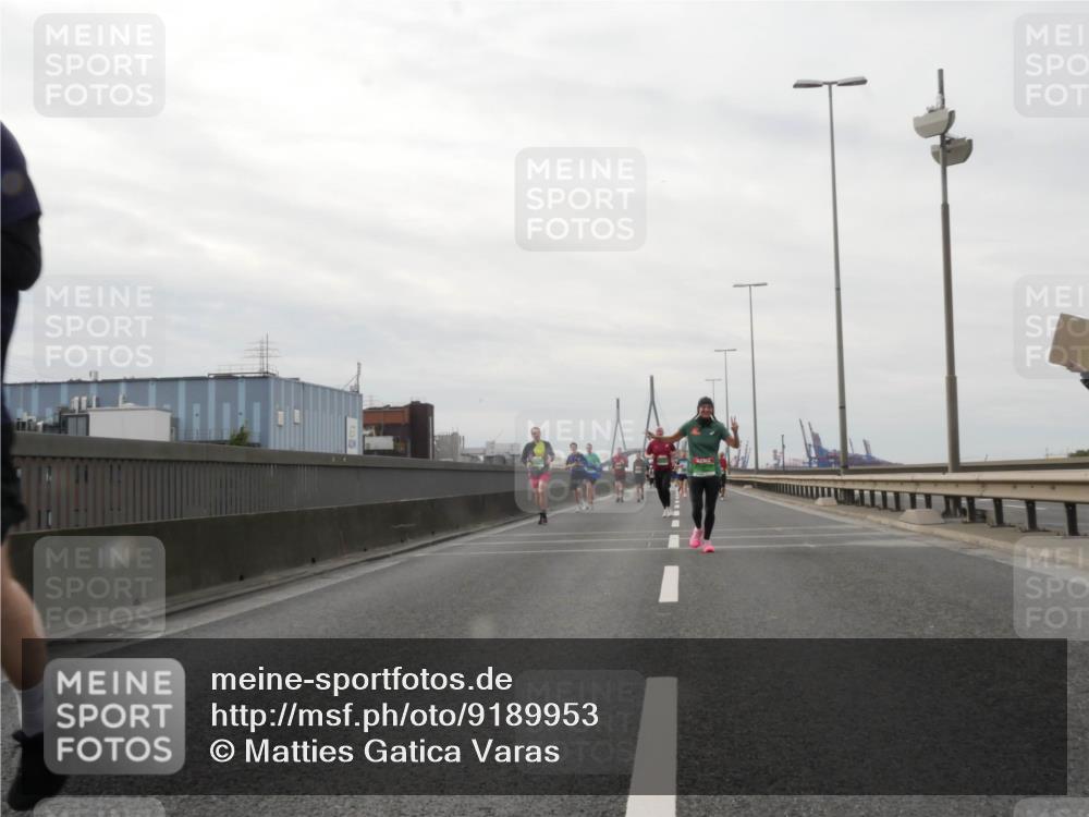 03.10.2025 - Köhlbrandbrückenlauf Matties Gatica Varas http://msf.ph/oto/9189953 03.10.2025 16:00:15 Position 3  meine-sportfotos.de