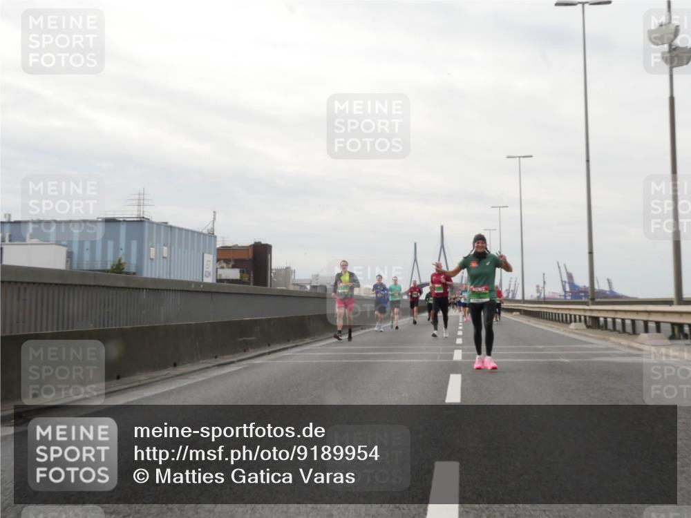 03.10.2025 - Köhlbrandbrückenlauf Matties Gatica Varas http://msf.ph/oto/9189954 03.10.2025 16:00:15 Position 3  meine-sportfotos.de