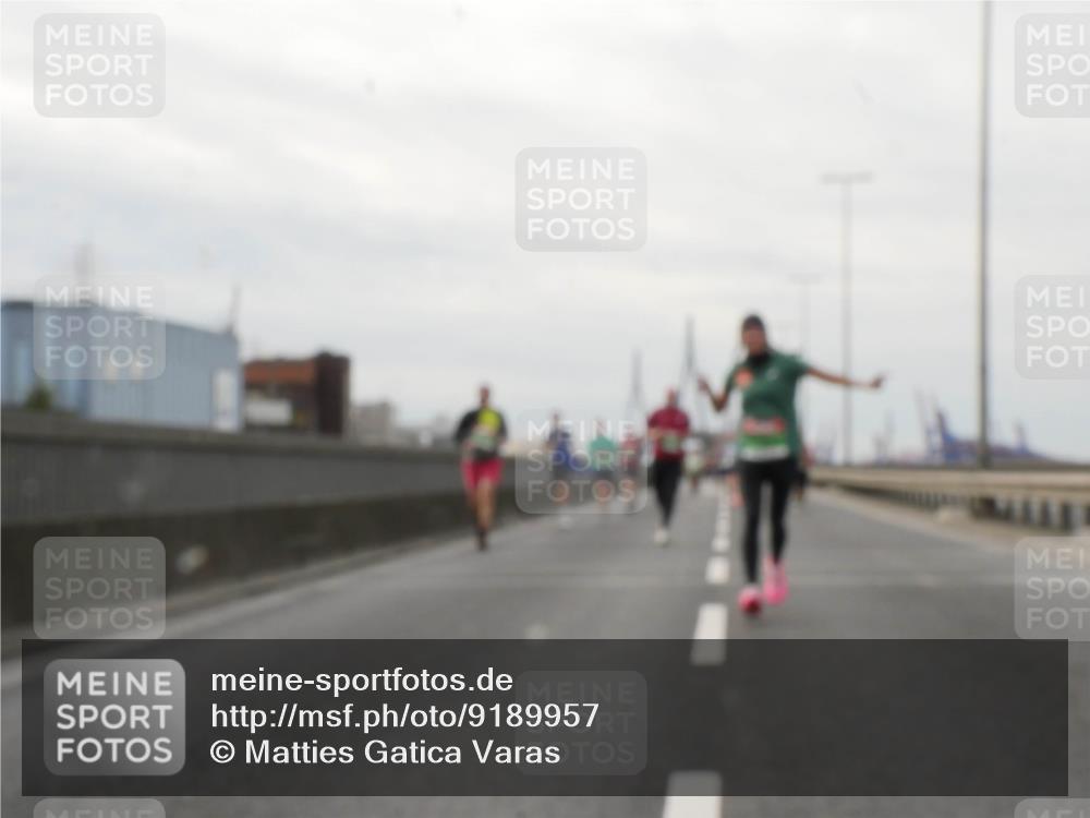 03.10.2025 - Köhlbrandbrückenlauf Matties Gatica Varas http://msf.ph/oto/9189957 03.10.2025 16:00:16 Position 3  meine-sportfotos.de