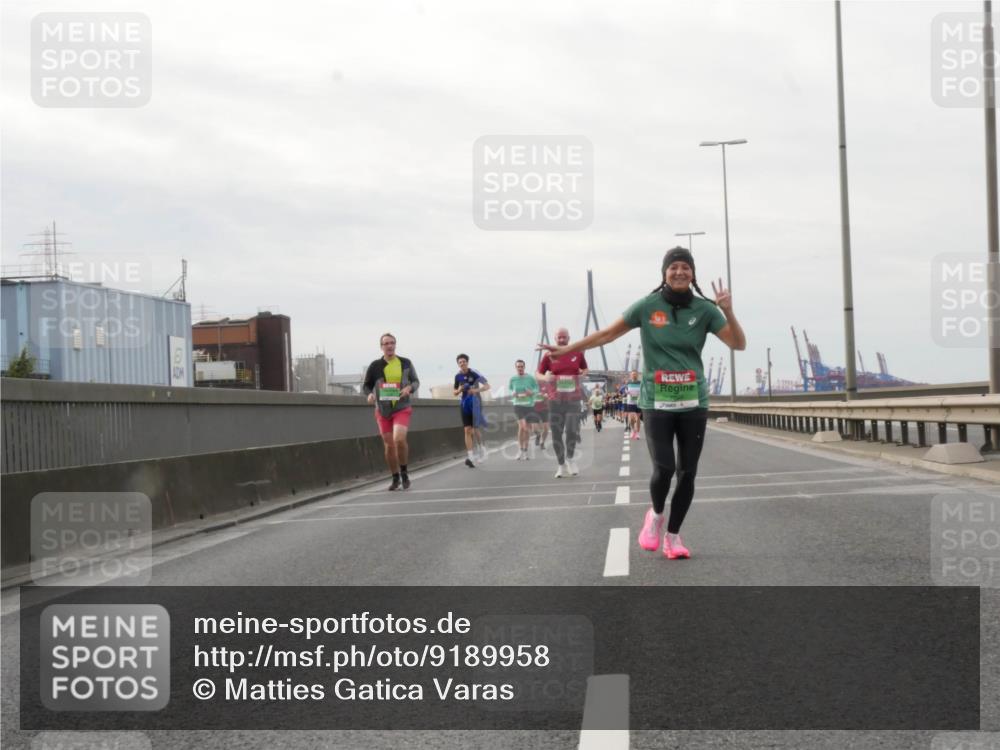 03.10.2025 - Köhlbrandbrückenlauf Matties Gatica Varas http://msf.ph/oto/9189958 03.10.2025 16:00:16 Position 3  meine-sportfotos.de