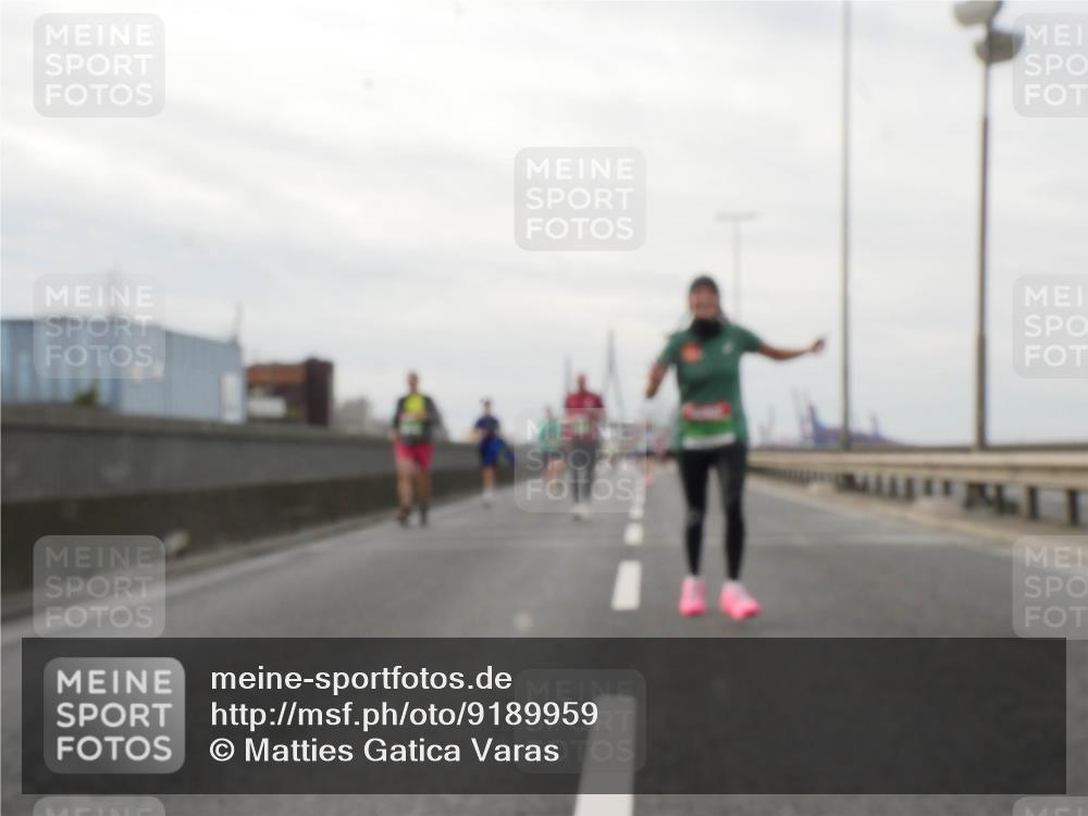 03.10.2025 - Köhlbrandbrückenlauf Matties Gatica Varas http://msf.ph/oto/9189959 03.10.2025 16:00:17 Position 3  meine-sportfotos.de