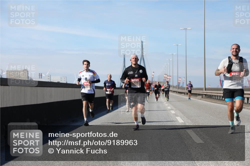 03.10.2025 - Köhlbrandbrückenlauf Yannick Fuchs http://msf.ph/oto/9189963 03.10.2025 11:49:45 Position 3 20, 6824 meine-sportfotos.de