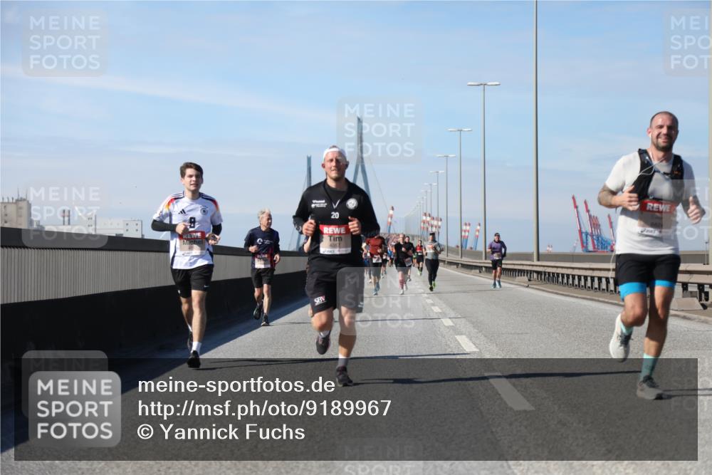 03.10.2025 - Köhlbrandbrückenlauf Yannick Fuchs http://msf.ph/oto/9189967 03.10.2025 11:49:45 Position 3 20, 4051, 6824 meine-sportfotos.de