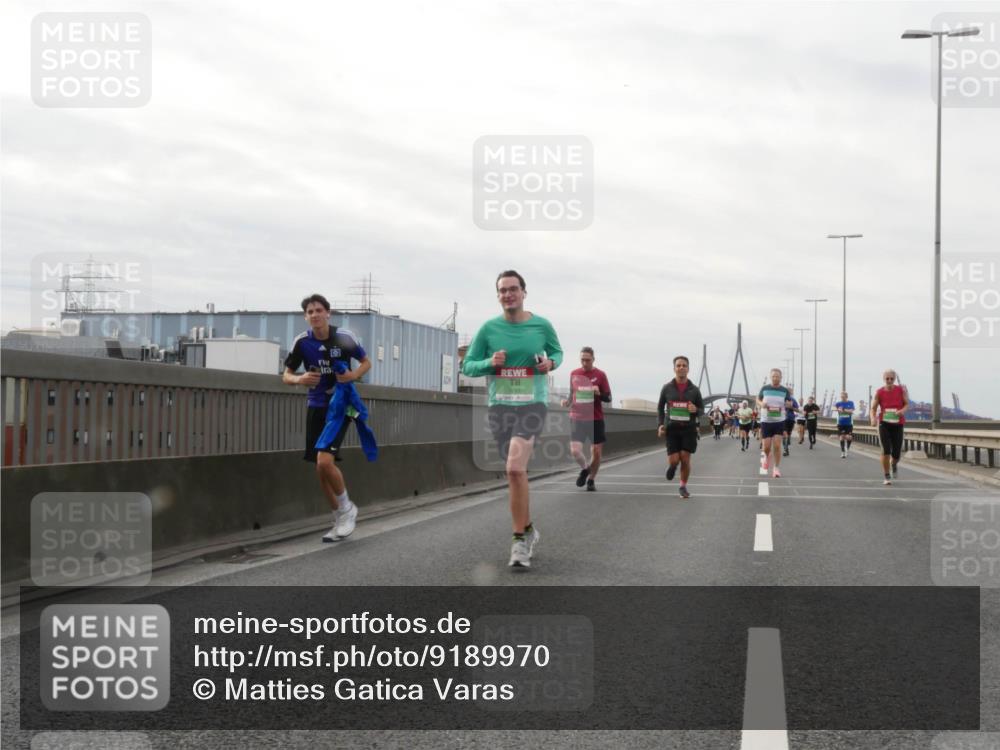 03.10.2025 - Köhlbrandbrückenlauf Matties Gatica Varas http://msf.ph/oto/9189970 03.10.2025 16:00:24 Position 3  meine-sportfotos.de