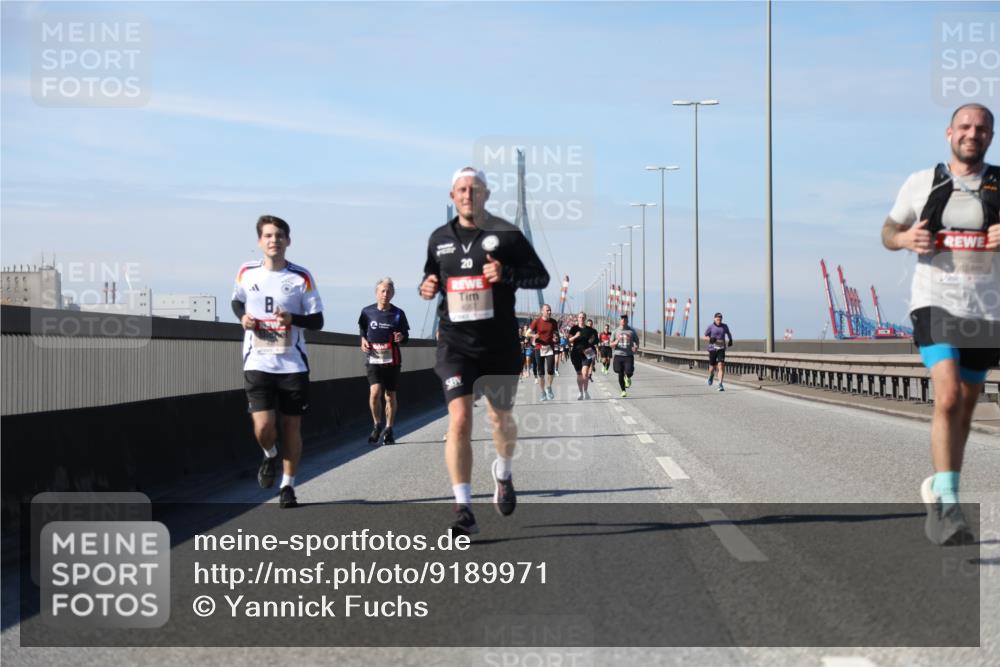 03.10.2025 - Köhlbrandbrückenlauf Yannick Fuchs http://msf.ph/oto/9189971 03.10.2025 11:49:45 Position 3 20, 6824 meine-sportfotos.de