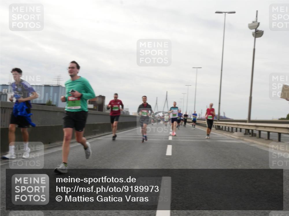 03.10.2025 - Köhlbrandbrückenlauf Matties Gatica Varas http://msf.ph/oto/9189973 03.10.2025 16:00:25 Position 3  meine-sportfotos.de