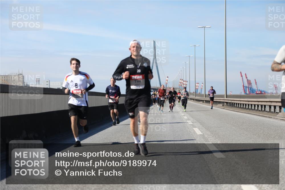 03.10.2025 - Köhlbrandbrückenlauf Yannick Fuchs http://msf.ph/oto/9189974 03.10.2025 11:49:46 Position 3 20 meine-sportfotos.de