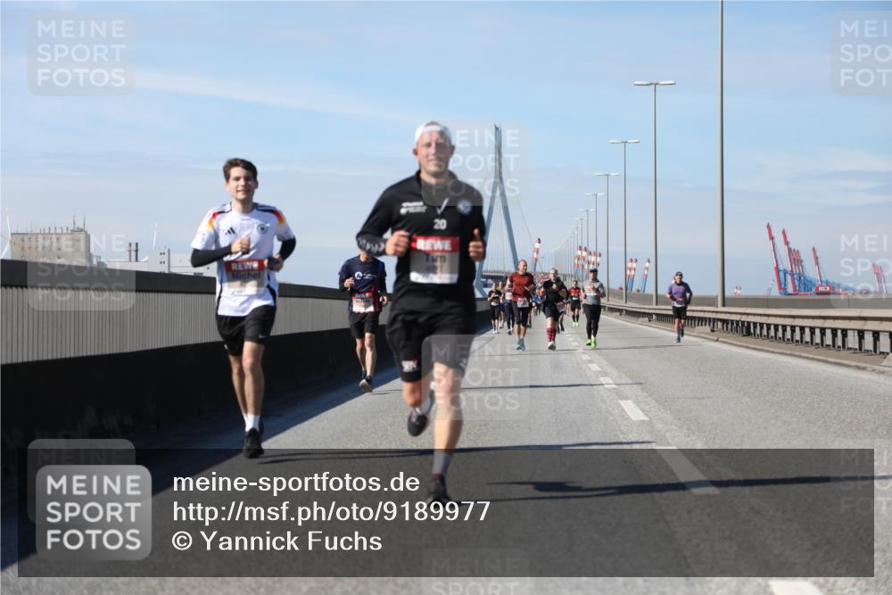 03.10.2025 - Köhlbrandbrückenlauf Yannick Fuchs http://msf.ph/oto/9189977 03.10.2025 11:49:46 Position 3 20 meine-sportfotos.de