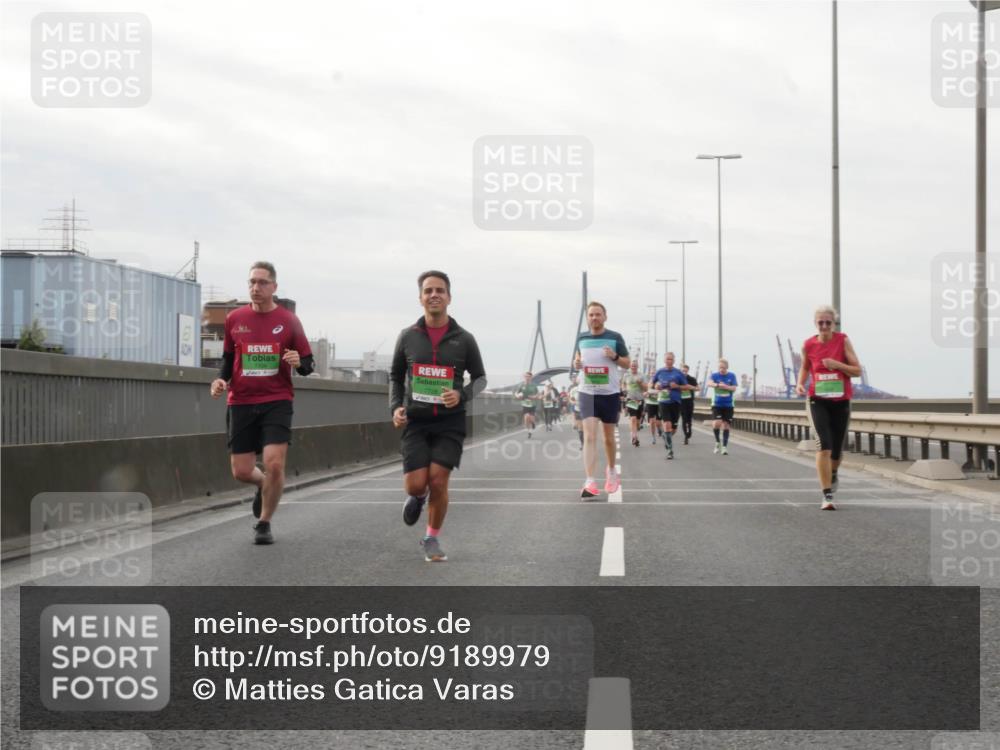 03.10.2025 - Köhlbrandbrückenlauf Matties Gatica Varas http://msf.ph/oto/9189979 03.10.2025 16:00:26 Position 3  meine-sportfotos.de
