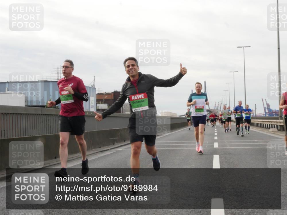 03.10.2025 - Köhlbrandbrückenlauf Matties Gatica Varas http://msf.ph/oto/9189984 03.10.2025 16:00:27 Position 3 7704, 7728 meine-sportfotos.de