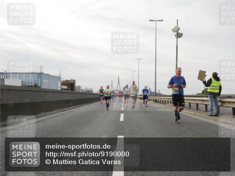 03.10.2025 - Köhlbrandbrückenlauf Matties Gatica Varas http://msf.ph/oto/9190000 03.10.2025 16:00:31 Position 3  meine-sportfotos.de