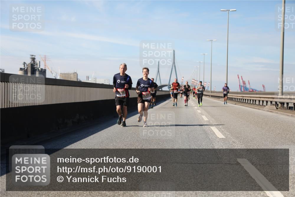 03.10.2025 - Köhlbrandbrückenlauf Yannick Fuchs http://msf.ph/oto/9190001 03.10.2025 11:49:49 Position 3  meine-sportfotos.de
