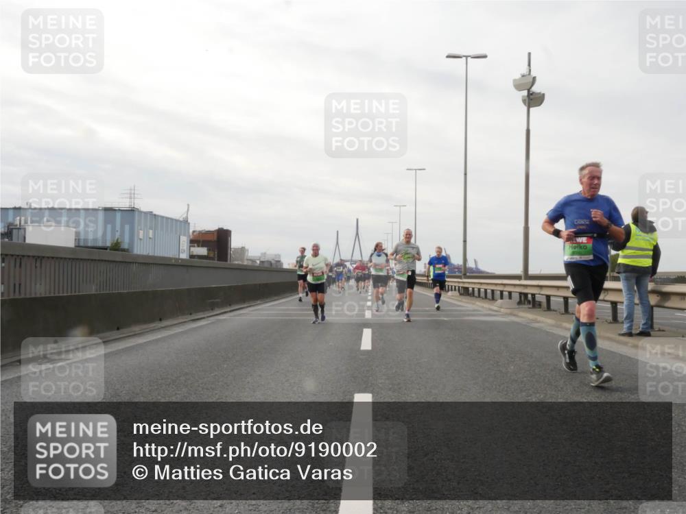 03.10.2025 - Köhlbrandbrückenlauf Matties Gatica Varas http://msf.ph/oto/9190002 03.10.2025 16:00:32 Position 3  meine-sportfotos.de