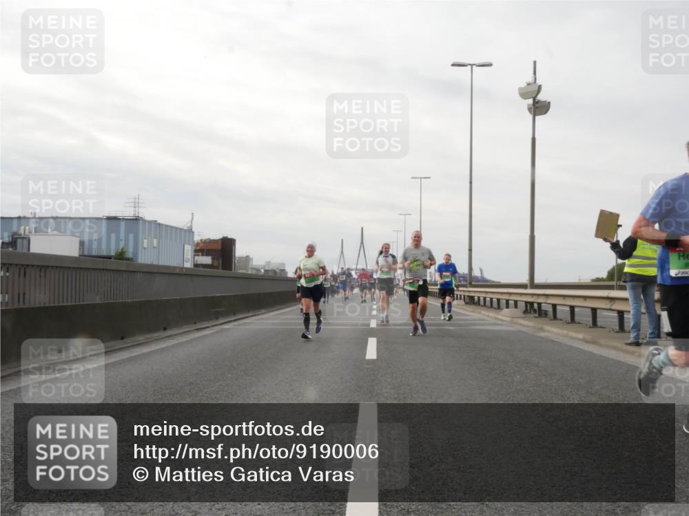 03.10.2025 - Köhlbrandbrückenlauf Matties Gatica Varas http://msf.ph/oto/9190006 03.10.2025 16:00:32 Position 3  meine-sportfotos.de