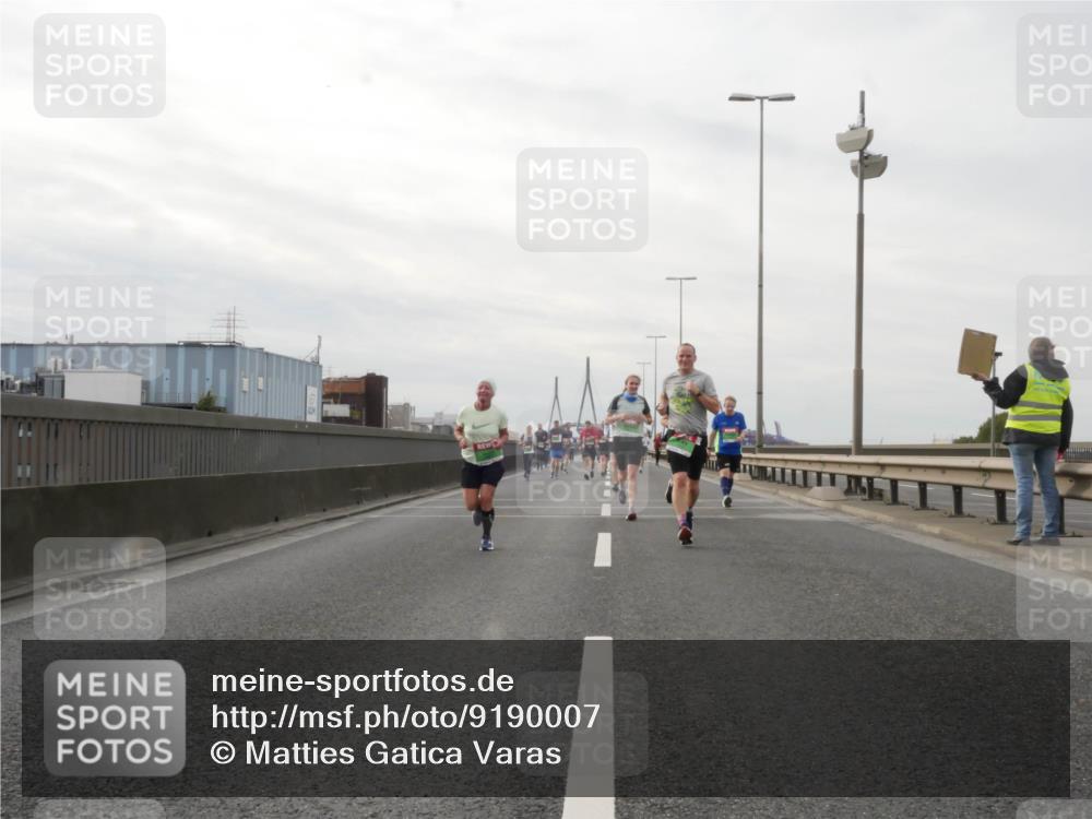 03.10.2025 - Köhlbrandbrückenlauf Matties Gatica Varas http://msf.ph/oto/9190007 03.10.2025 16:00:33 Position 3  meine-sportfotos.de