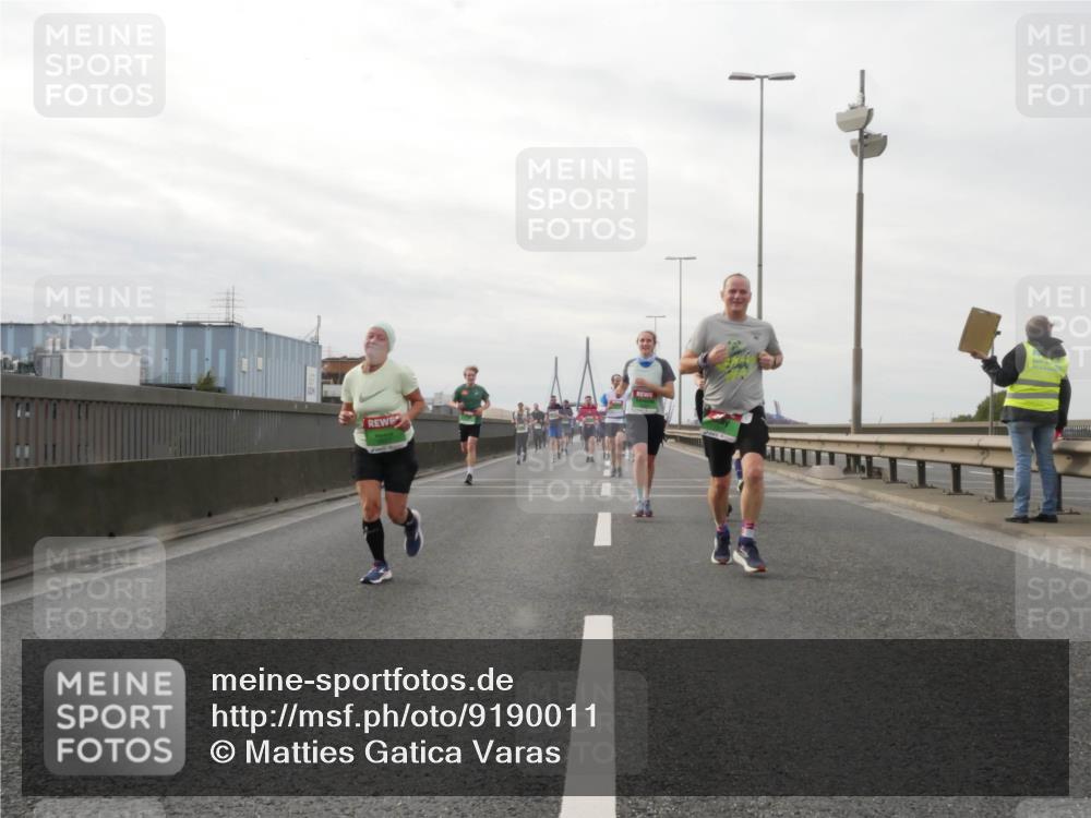 03.10.2025 - Köhlbrandbrückenlauf Matties Gatica Varas http://msf.ph/oto/9190011 03.10.2025 16:00:34 Position 3  meine-sportfotos.de