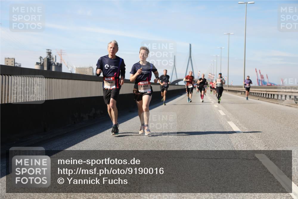 03.10.2025 - Köhlbrandbrückenlauf Yannick Fuchs http://msf.ph/oto/9190016 03.10.2025 11:49:50 Position 3 4395 meine-sportfotos.de