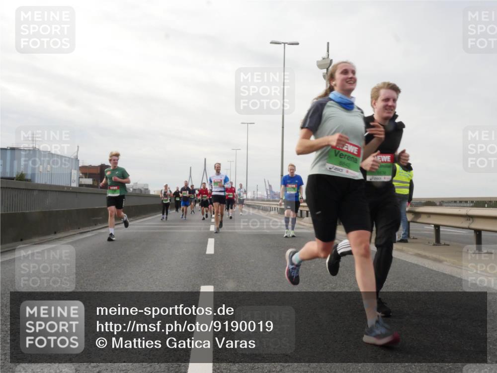 03.10.2025 - Köhlbrandbrückenlauf Matties Gatica Varas http://msf.ph/oto/9190019 03.10.2025 16:00:36 Position 3 8842 meine-sportfotos.de
