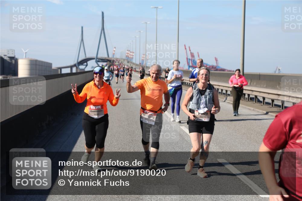 03.10.2025 - Köhlbrandbrückenlauf Yannick Fuchs http://msf.ph/oto/9190020 03.10.2025 12:09:53 Position 3 4440, 6411, 6574 meine-sportfotos.de