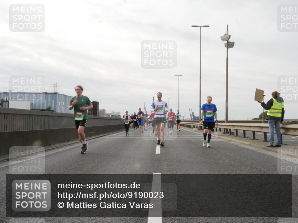 03.10.2025 - Köhlbrandbrückenlauf Matties Gatica Varas http://msf.ph/oto/9190023 03.10.2025 16:00:37 Position 3  meine-sportfotos.de