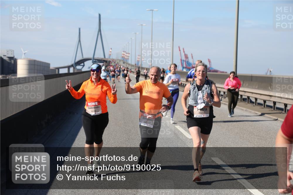03.10.2025 - Köhlbrandbrückenlauf Yannick Fuchs http://msf.ph/oto/9190025 03.10.2025 12:09:54 Position 3 4440, 6411, 6574 meine-sportfotos.de