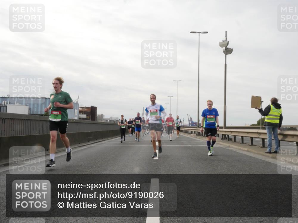 03.10.2025 - Köhlbrandbrückenlauf Matties Gatica Varas http://msf.ph/oto/9190026 03.10.2025 16:00:37 Position 3  meine-sportfotos.de