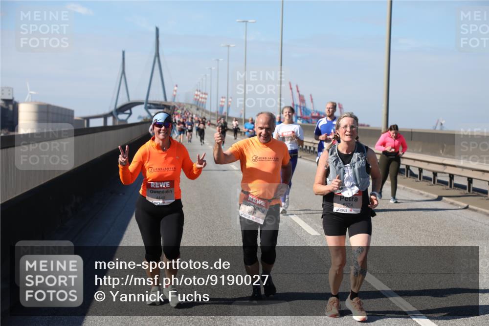 03.10.2025 - Köhlbrandbrückenlauf Yannick Fuchs http://msf.ph/oto/9190027 03.10.2025 12:09:54 Position 3 4440, 6411, 6574 meine-sportfotos.de