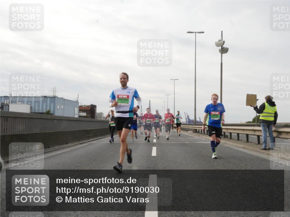 03.10.2025 - Köhlbrandbrückenlauf Matties Gatica Varas http://msf.ph/oto/9190030 03.10.2025 16:00:38 Position 3 555 meine-sportfotos.de