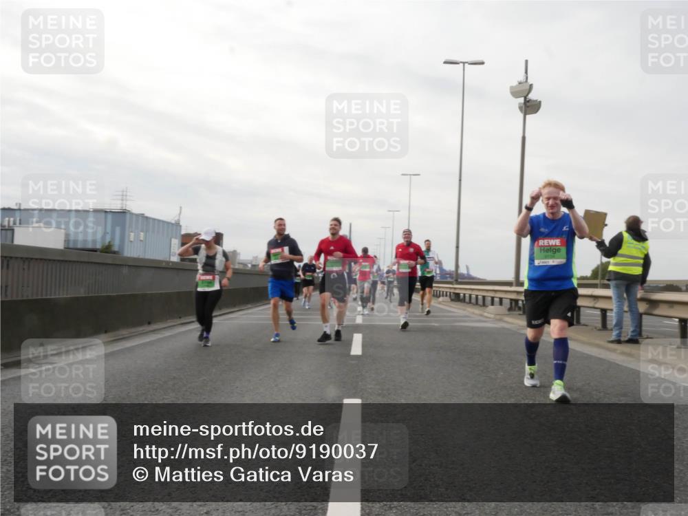 03.10.2025 - Köhlbrandbrückenlauf Matties Gatica Varas http://msf.ph/oto/9190037 03.10.2025 16:00:40 Position 3  meine-sportfotos.de