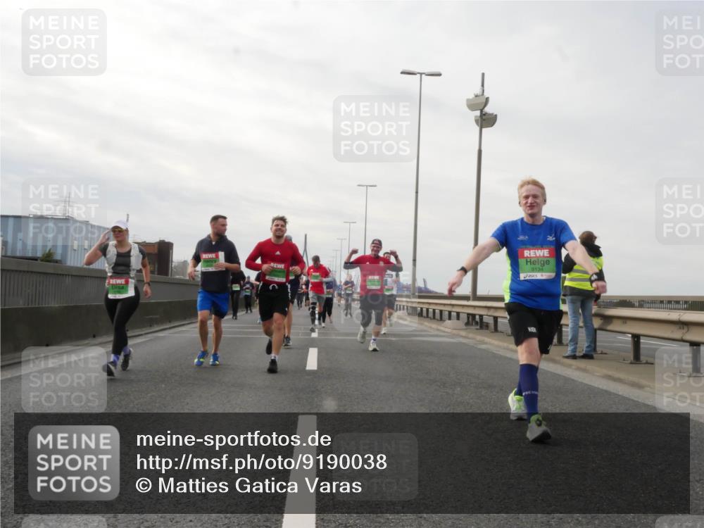 03.10.2025 - Köhlbrandbrückenlauf Matties Gatica Varas http://msf.ph/oto/9190038 03.10.2025 16:00:40 Position 3 9134 meine-sportfotos.de