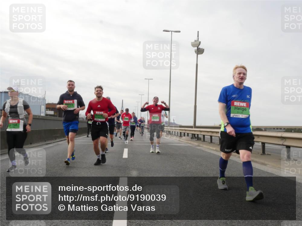 03.10.2025 - Köhlbrandbrückenlauf Matties Gatica Varas http://msf.ph/oto/9190039 03.10.2025 16:00:41 Position 3 9134 meine-sportfotos.de