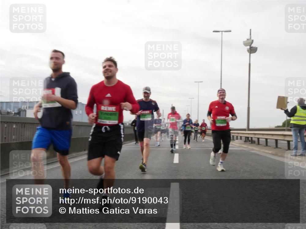 03.10.2025 - Köhlbrandbrückenlauf Matties Gatica Varas http://msf.ph/oto/9190043 03.10.2025 16:00:42 Position 3  meine-sportfotos.de