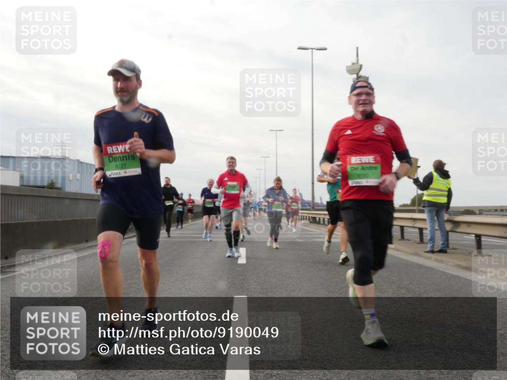 03.10.2025 - Köhlbrandbrückenlauf Matties Gatica Varas http://msf.ph/oto/9190049 03.10.2025 16:00:43 Position 3 8227 meine-sportfotos.de