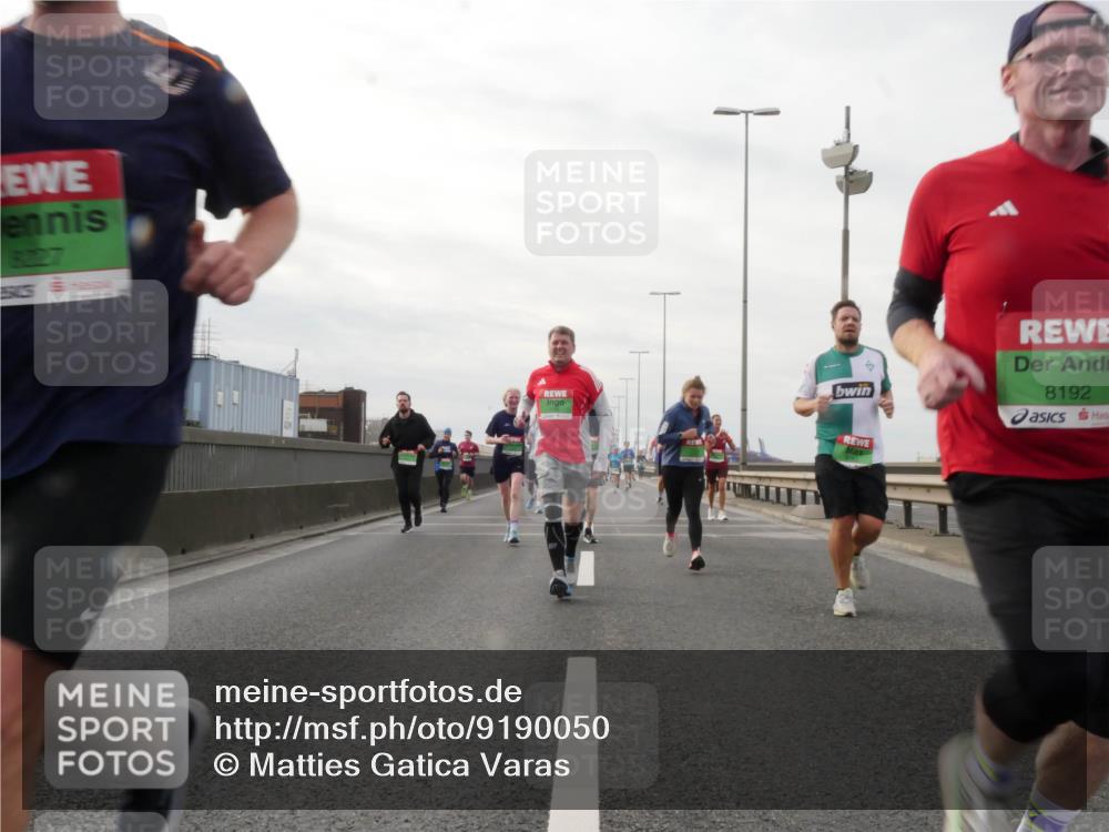 03.10.2025 - Köhlbrandbrückenlauf Matties Gatica Varas http://msf.ph/oto/9190050 03.10.2025 16:00:43 Position 3 8227, 8192 meine-sportfotos.de