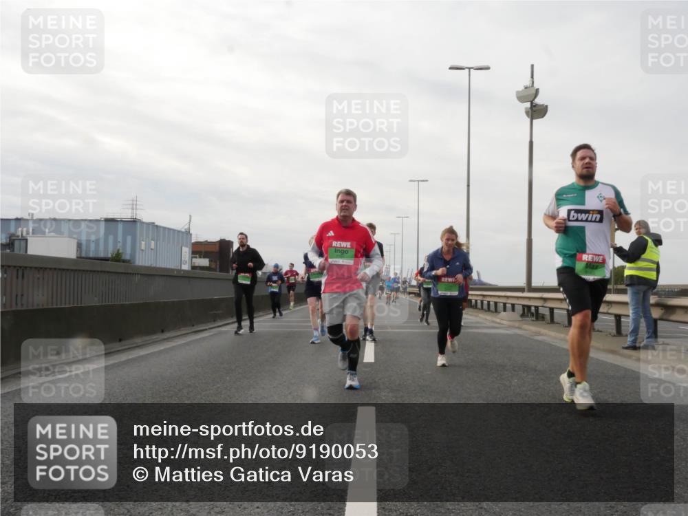 03.10.2025 - Köhlbrandbrückenlauf Matties Gatica Varas http://msf.ph/oto/9190053 03.10.2025 16:00:44 Position 3  meine-sportfotos.de