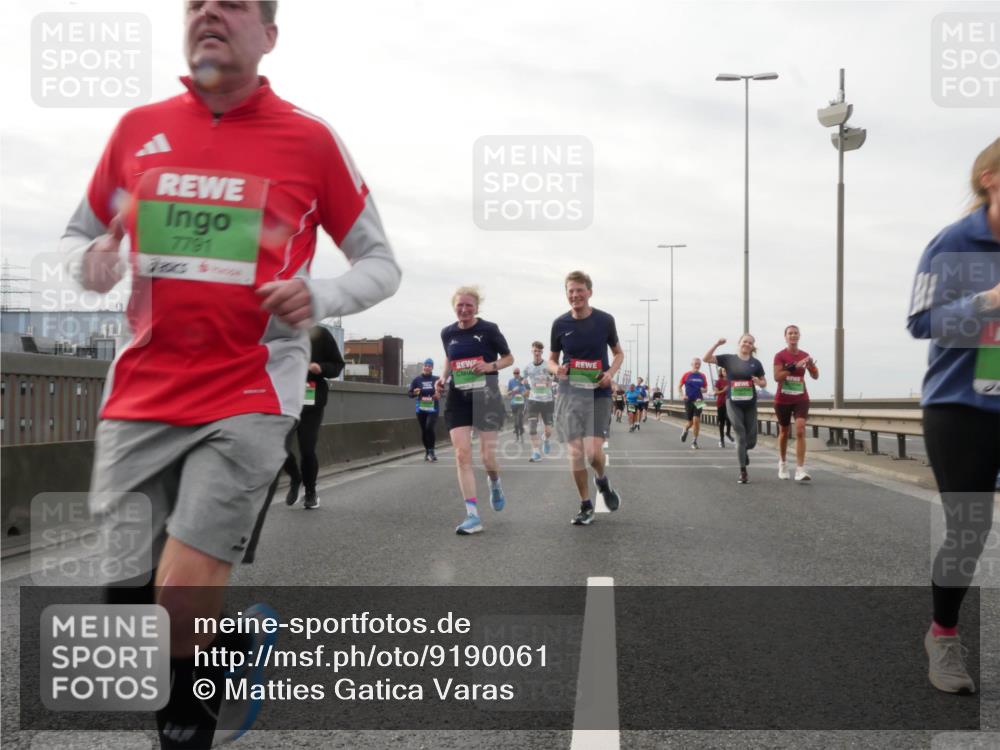 03.10.2025 - Köhlbrandbrückenlauf Matties Gatica Varas http://msf.ph/oto/9190061 03.10.2025 16:00:45 Position 3 7791 meine-sportfotos.de